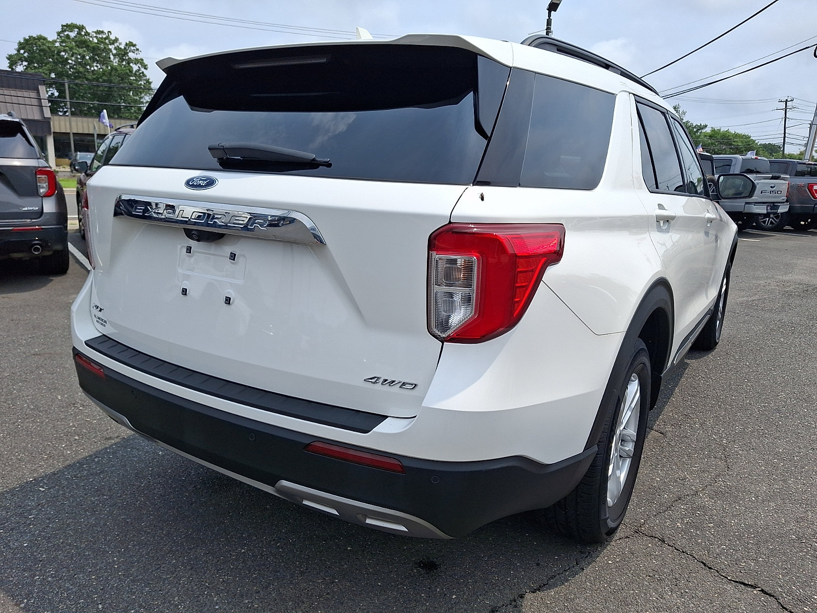 Certified 2022 Ford Explorer XLT w/ Equipment Group 202A AWD/4WD image 10