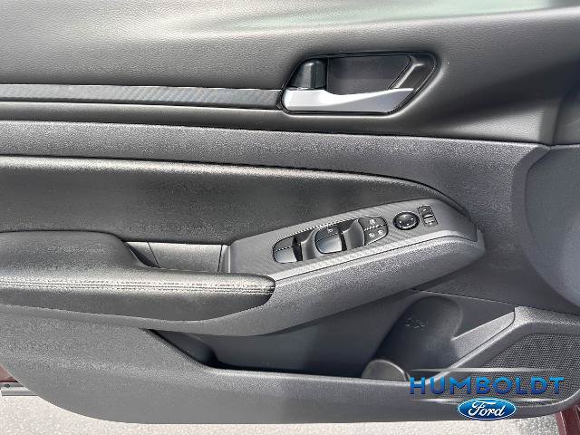 Used 2025 Nissan Altima 2.5 SV FWD image 12