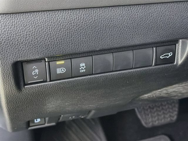 Used 2024 Toyota Venza XLE AWD/4WD image 12