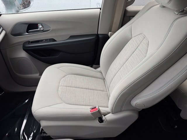 Used 2019 Chrysler Pacifica Touring Plus FWD image 25