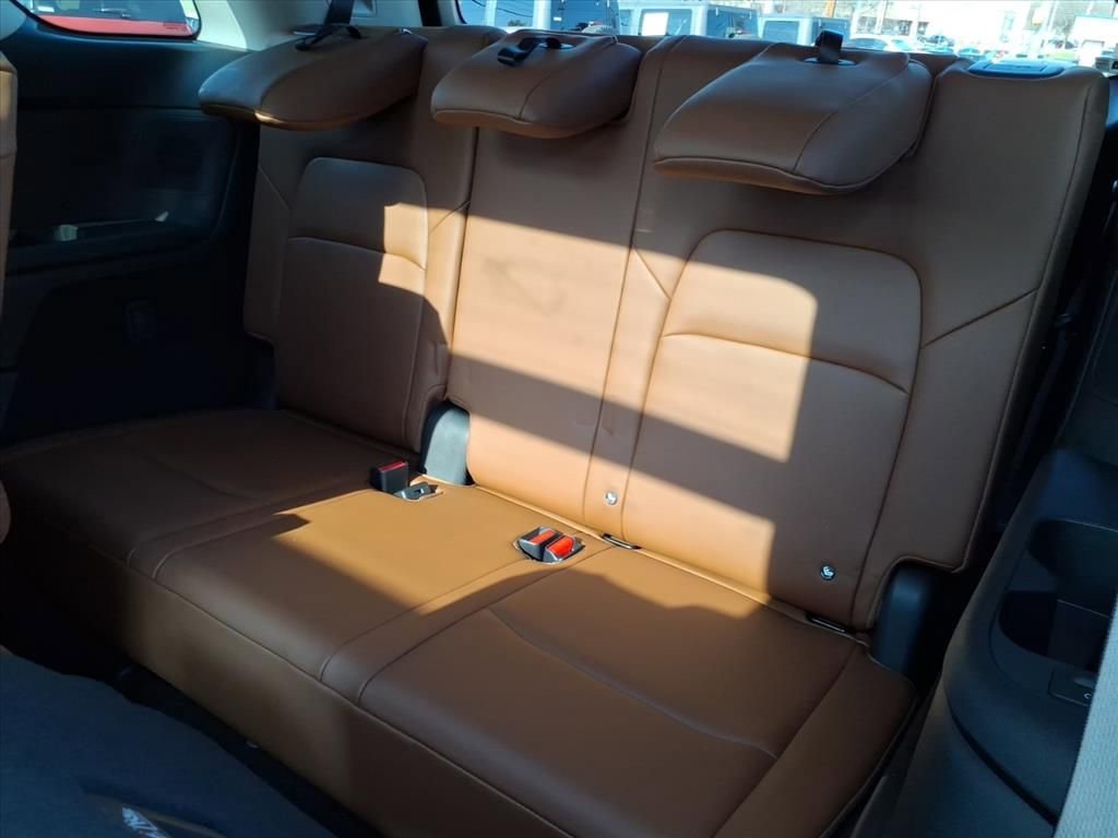 Used 2023 Nissan Pathfinder Platinum image 16