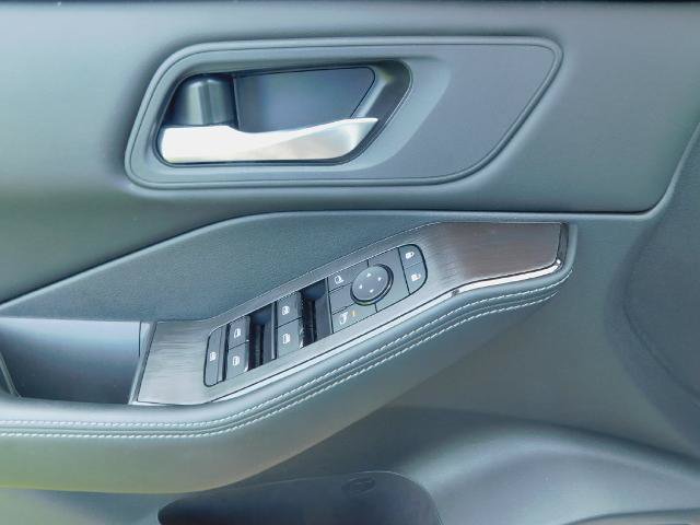 Used 2026 Nissan Rogue SV AWD/4WD image 15