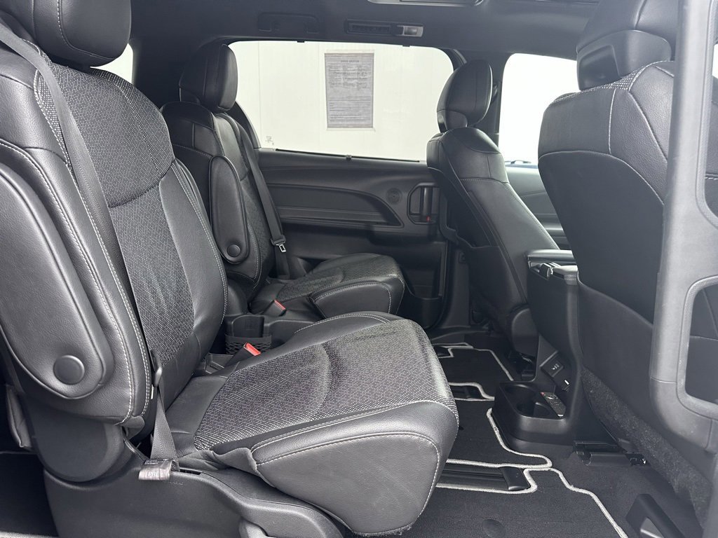 Used 2023 Toyota Sienna XSE image 17