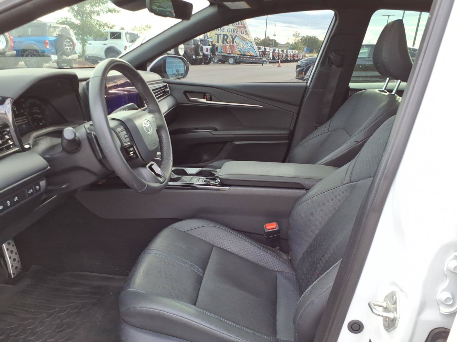 Used 2025 Toyota Camry XSE FWD image 10