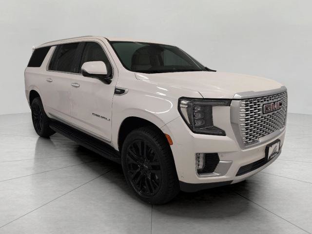 Used 2024 GMC Yukon XL Denali w/ Advanced Technology Package AWD/4WD image 4