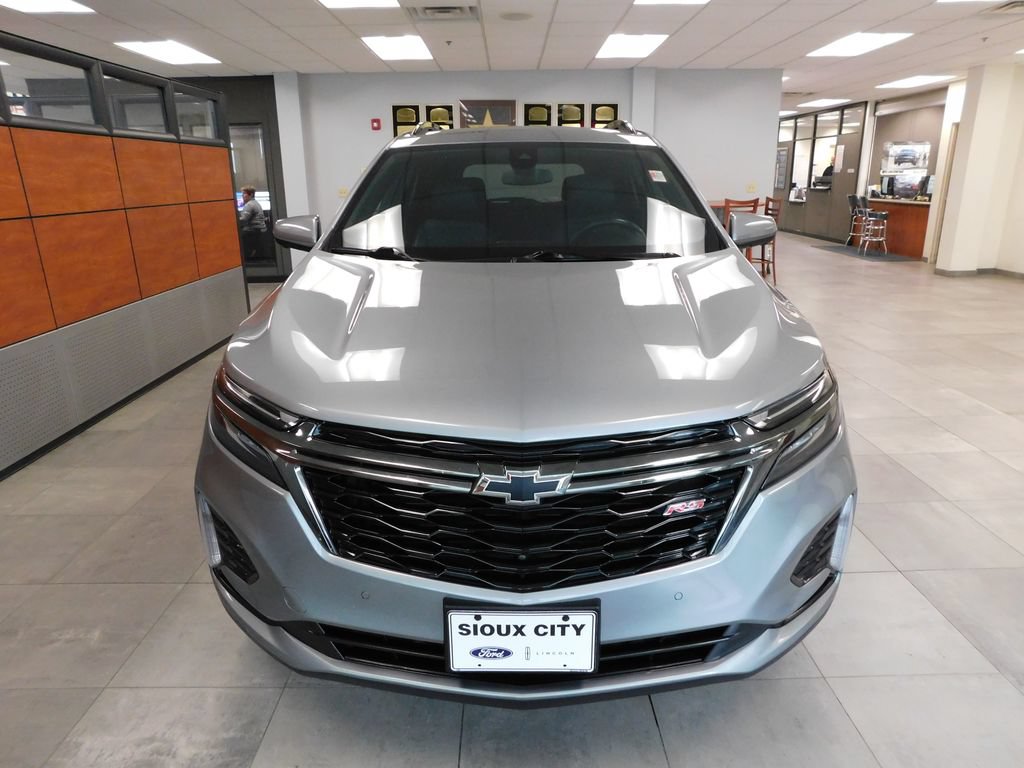 Used 2023 Chevrolet Equinox RS AWD/4WD image 2