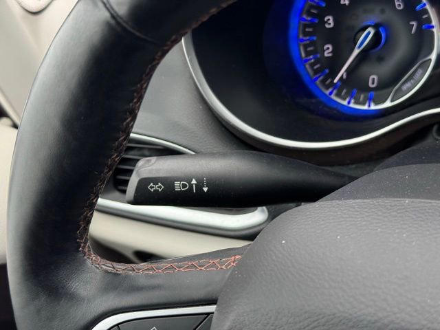 Used 2018 Chrysler Pacifica Touring-L Plus image 31