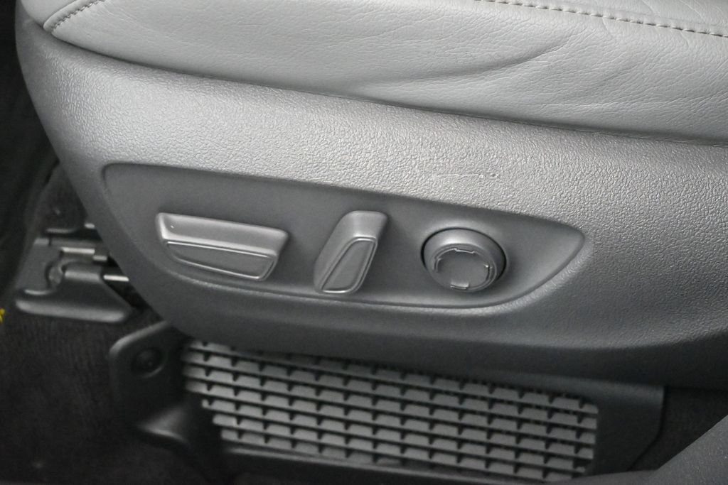 Used 2021 Toyota Sienna Limited FWD image 10
