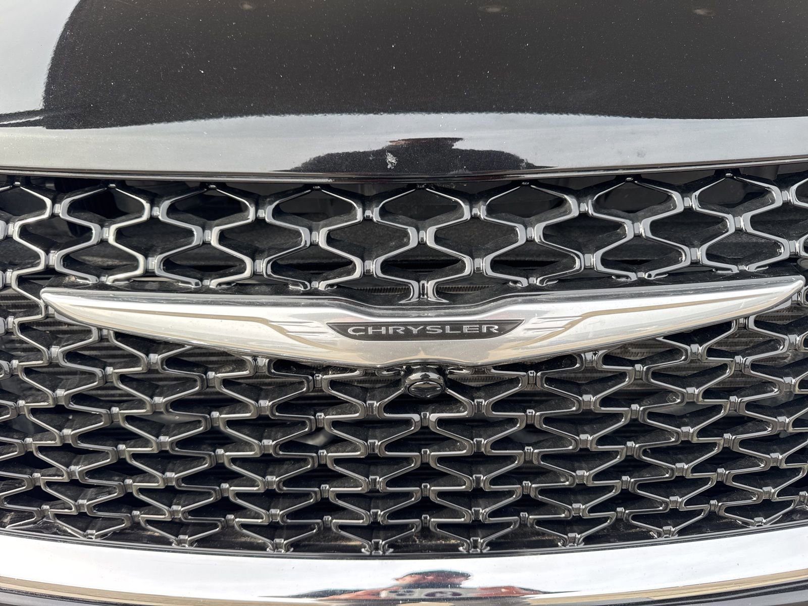 Used 2024 Chrysler Pacifica Touring-L image 14