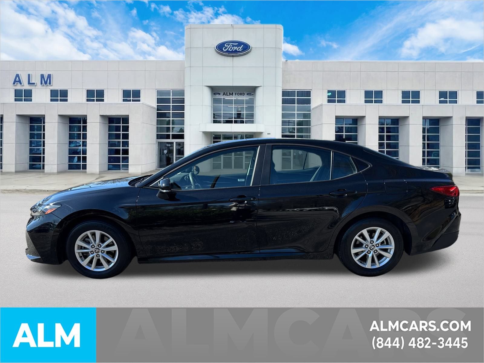 Used 2025 Toyota Camry LE image 10