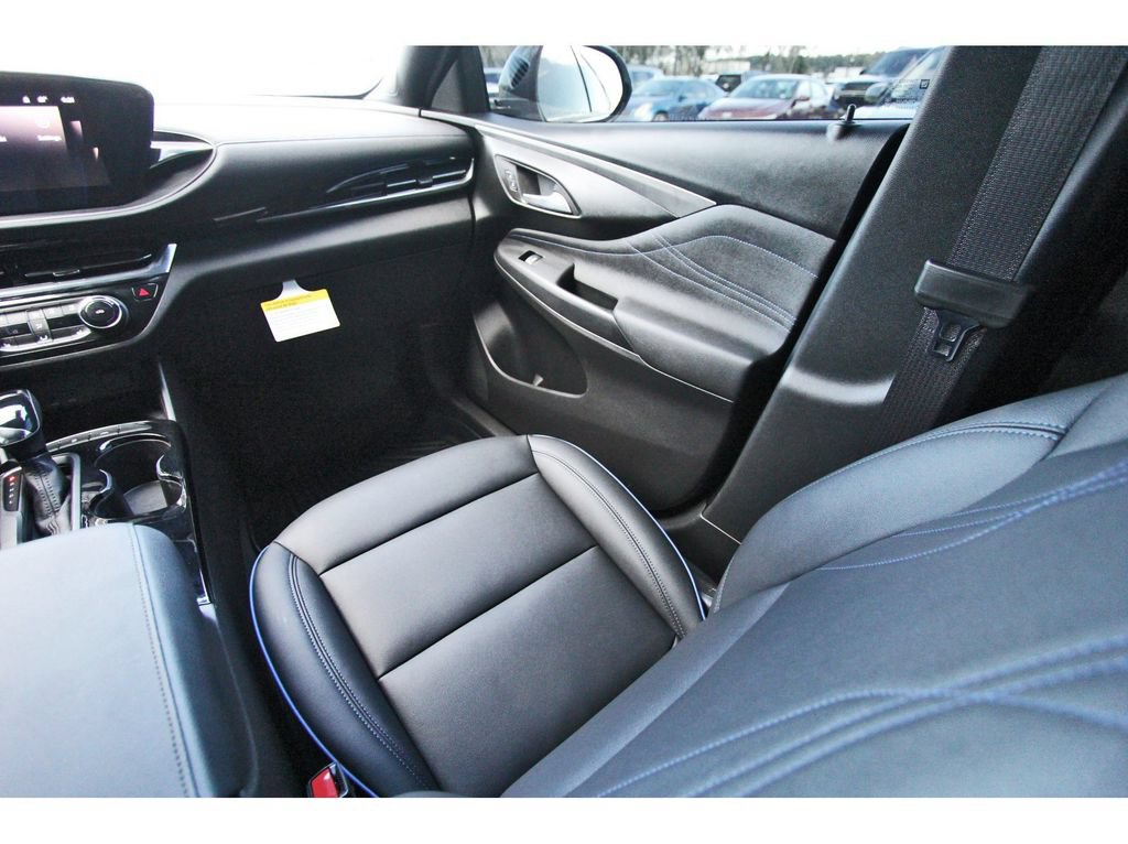 Used 2025 Buick Envista Sport Touring w/ Experience Buick Package FWD image 8