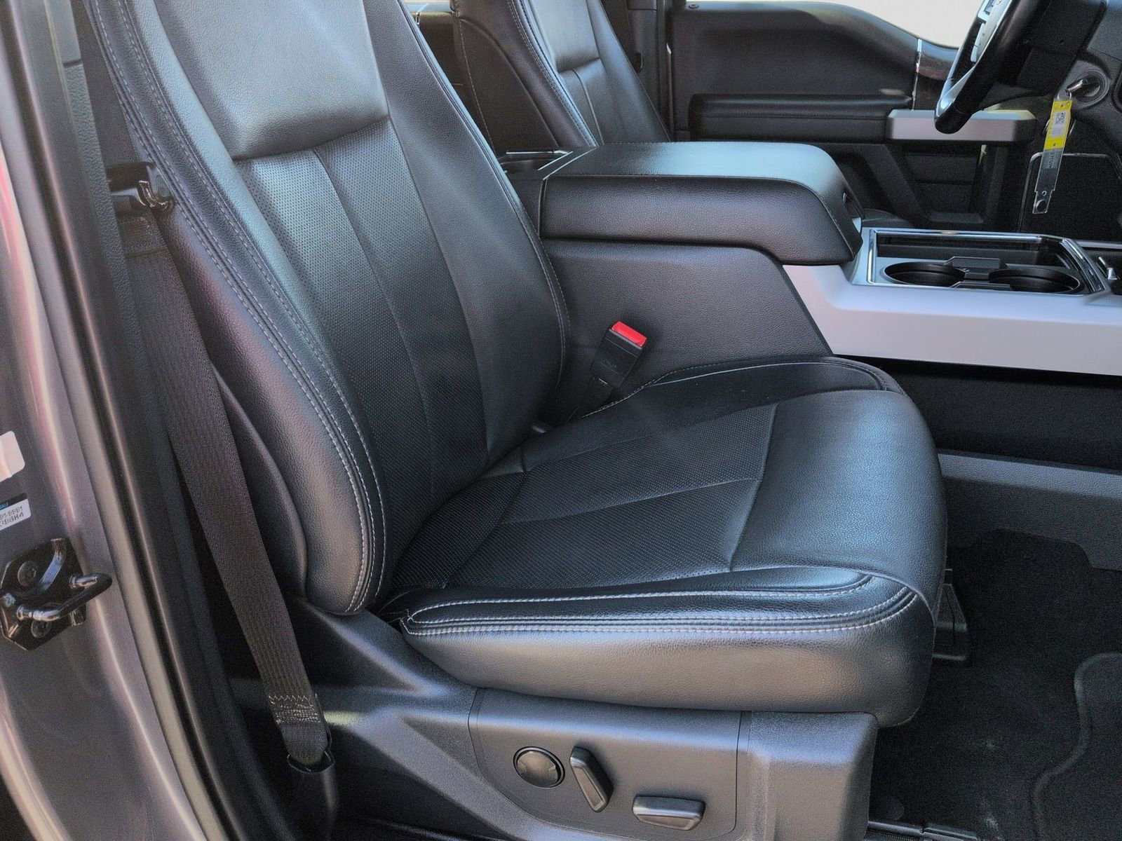 Certified 2022 Ford F250 Lariat w/ Black Appearance Package image 27