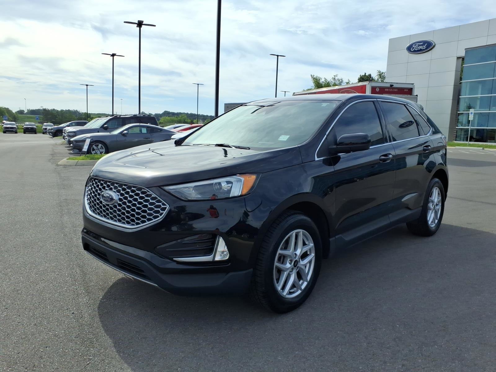 Certified 2024 Ford Edge SEL w/ Convenience Package AWD/4WD image 7