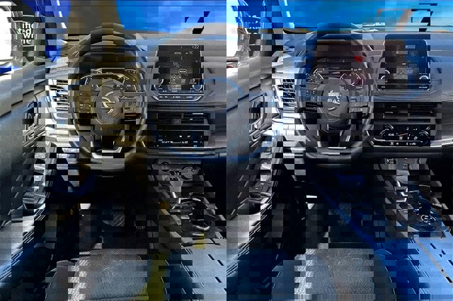 Used 2024 Nissan Rogue SV image 5