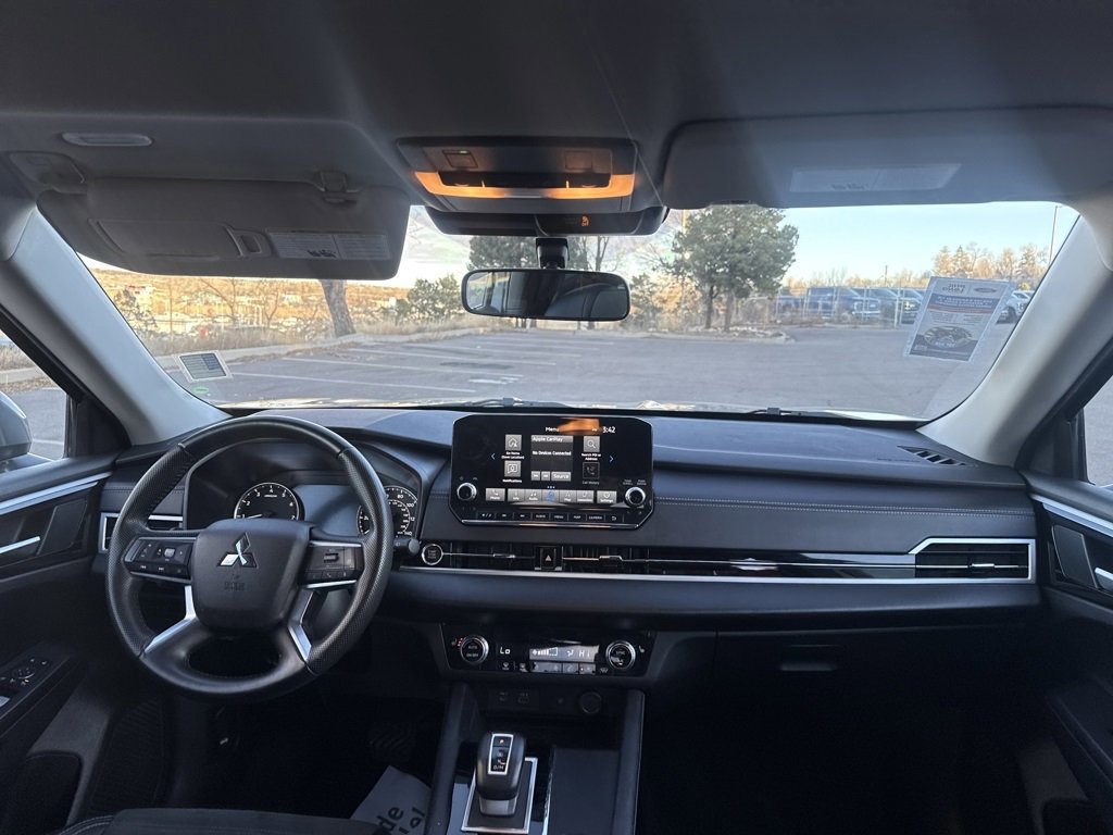 Used 2024 Mitsubishi Outlander SE image 25