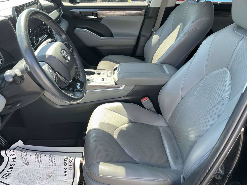 Used 2021 Toyota Highlander Limited FWD image 13