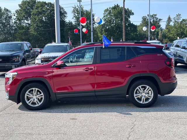 Used 2022 GMC Terrain SLE w/ Driver Convenience Package FWD image 4