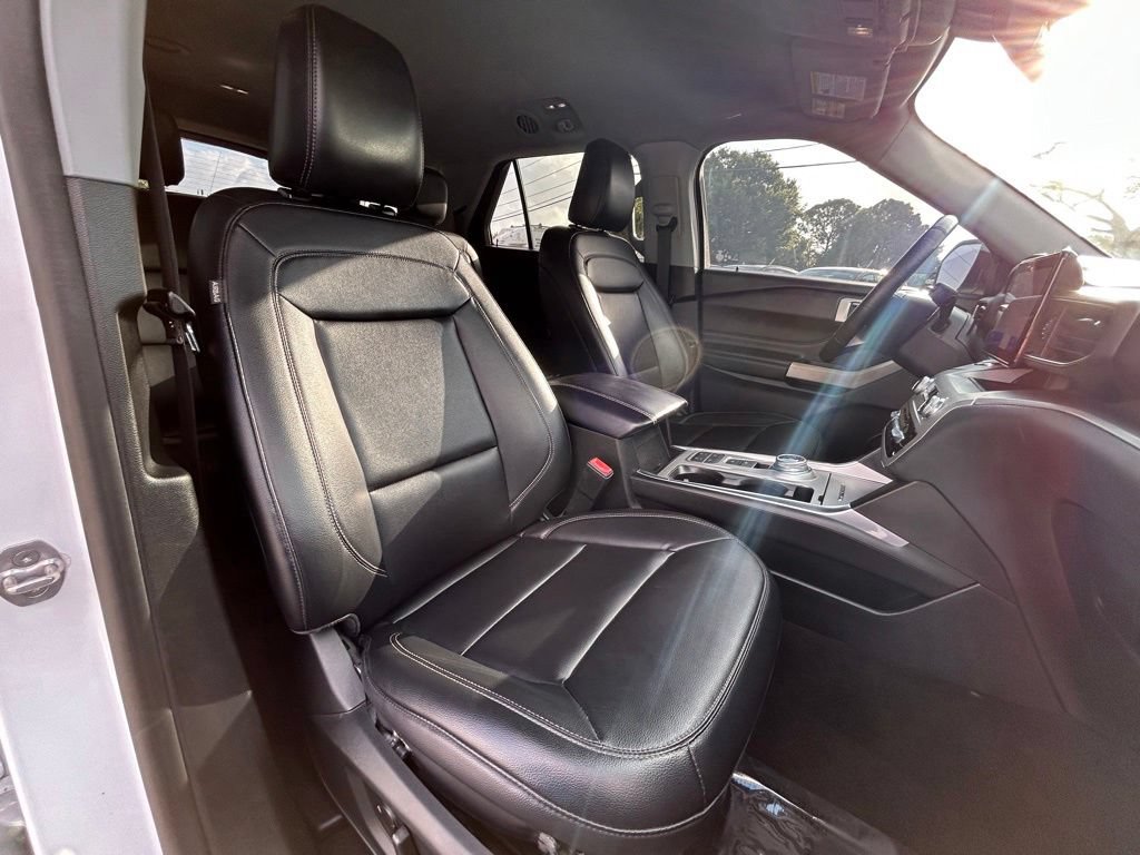 Certified 2021 Ford Explorer XLT w/ Equipment Group 202A RWD image 25
