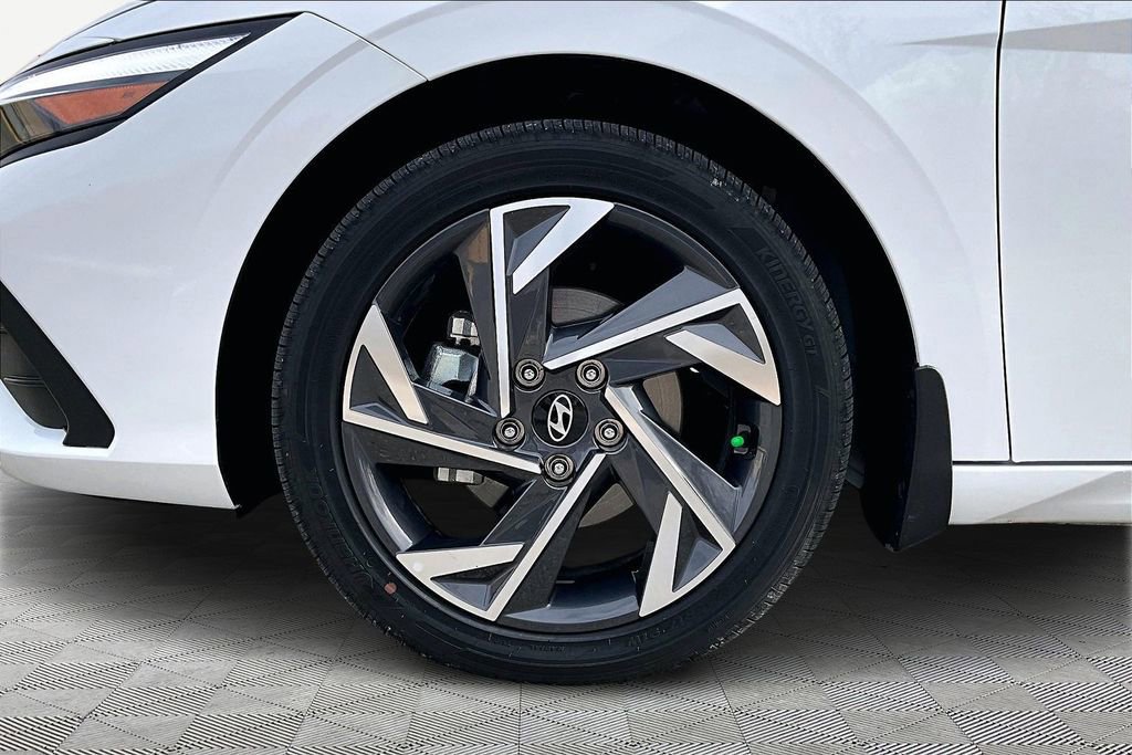 Used 2025 Hyundai Elantra SEL FWD image 10