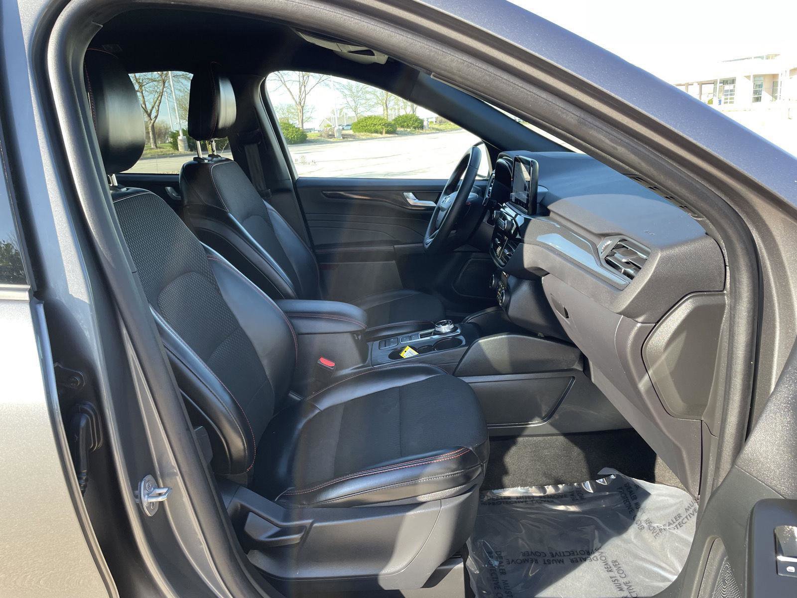 Certified 2025 Ford Escape ST-Line FWD image 19