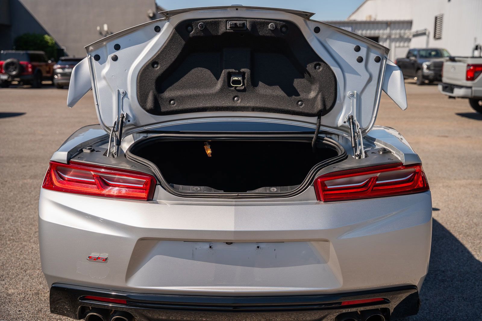 Used 2018 Chevrolet Camaro SS image 29