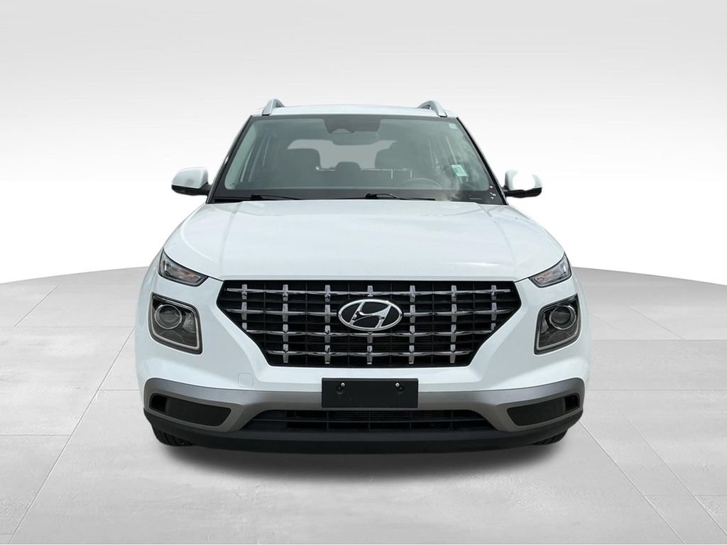 Used 2025 Hyundai Venue SEL FWD image 17