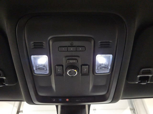 Used 2022 GMC Yukon AT4 w/ Technology Package AWD/4WD image 5