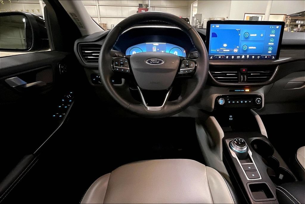 Certified 2023 Ford Escape Platinum AWD/4WD image 5