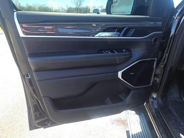 Used 2022 Jeep Wagoneer Series III w/ Premium Group I image 30