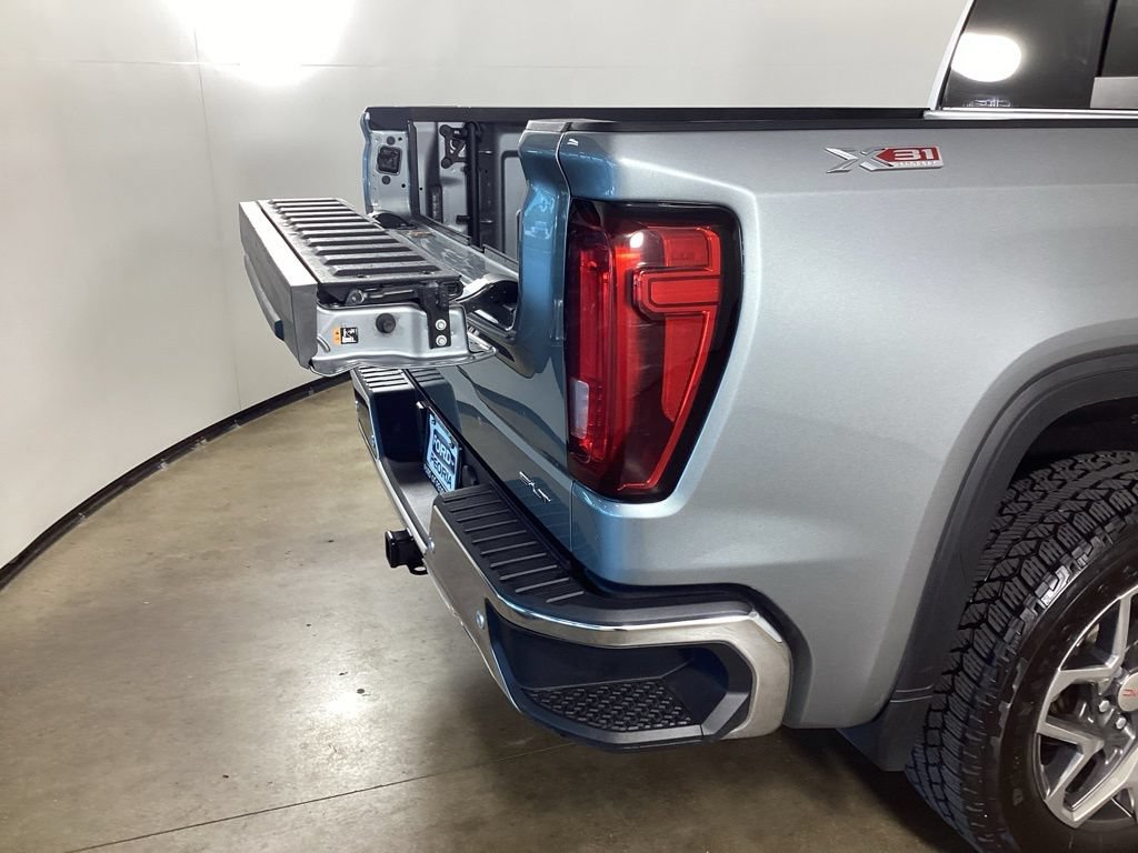 Used 2023 GMC Sierra 1500 SLT w/ SLT Convenience Package AWD/4WD image 11