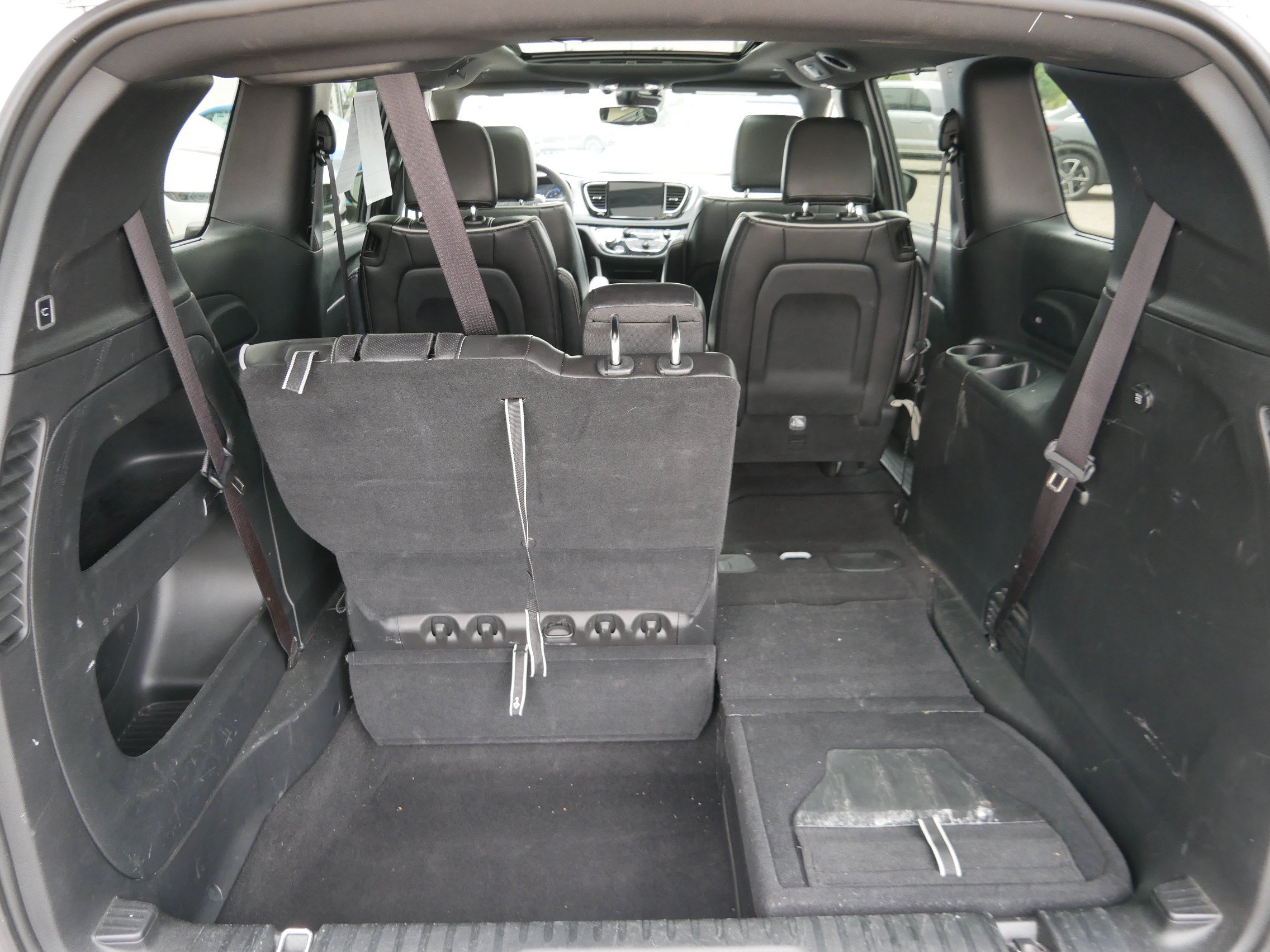 Used 2025 Chrysler Pacifica Limited FWD image 8