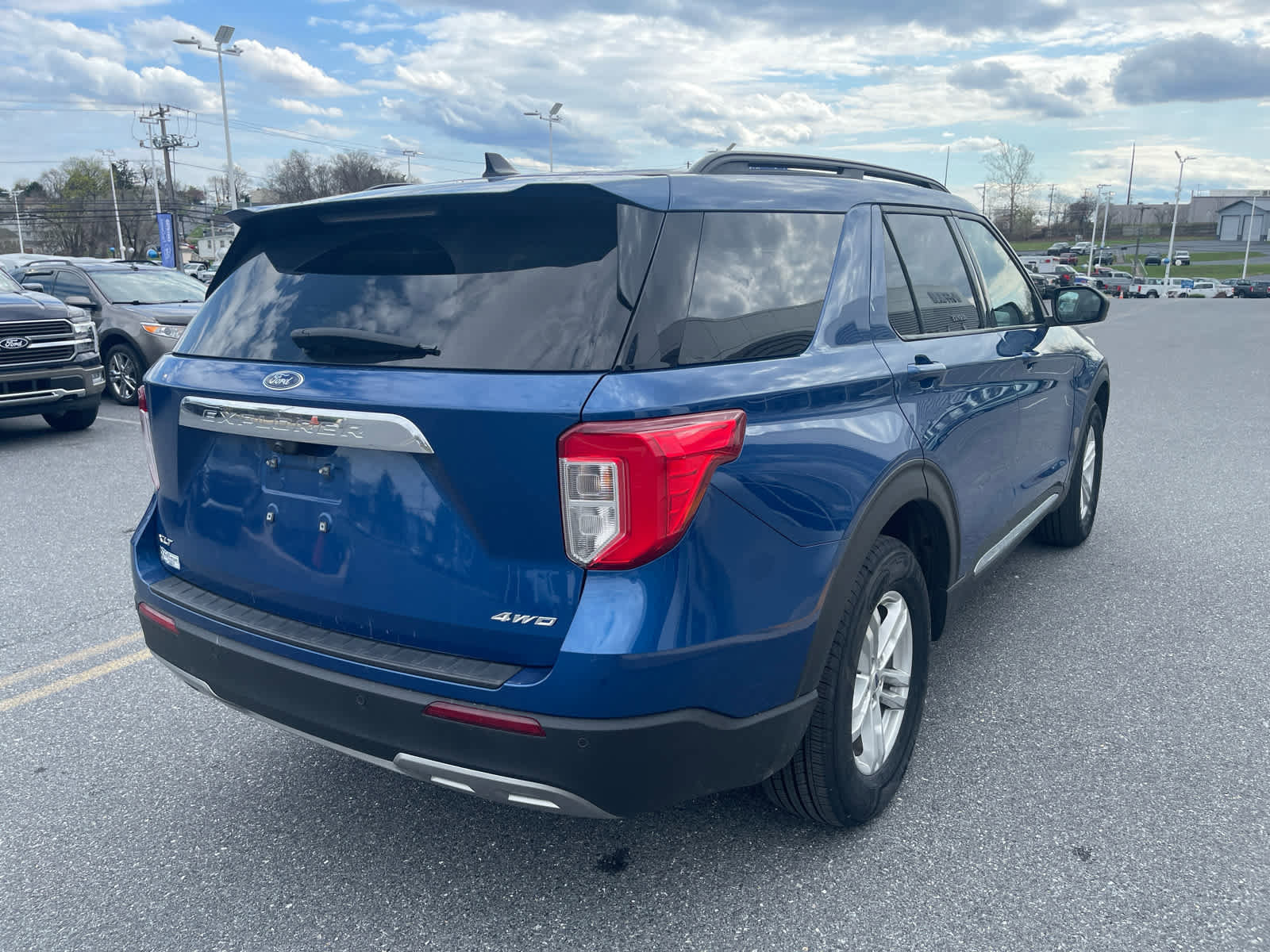Certified 2022 Ford Explorer XLT w/ Equipment Group 202A image 5