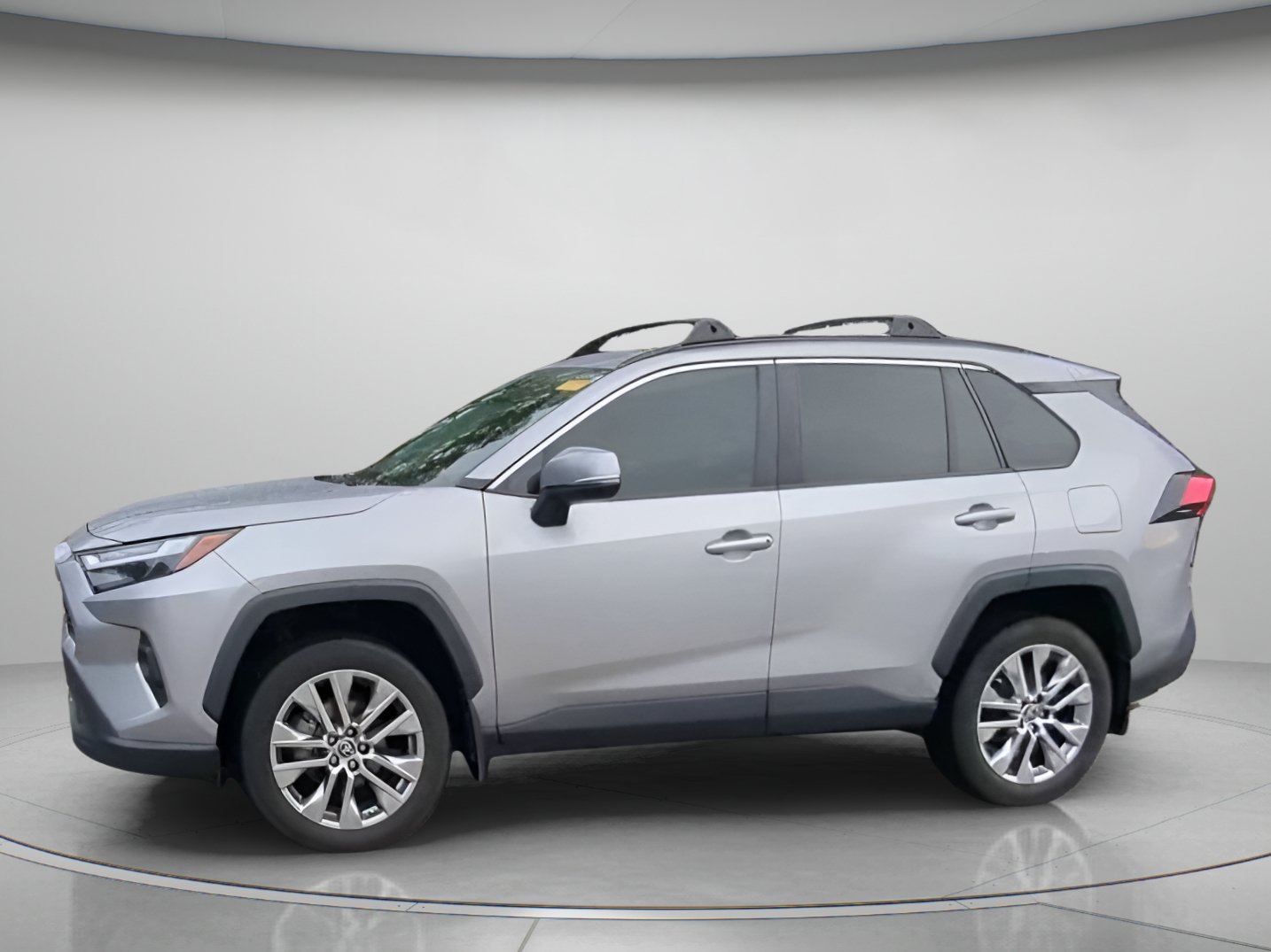 Used 2025 Toyota RAV4 XLE Premium w/ Weather Package FWD image 15