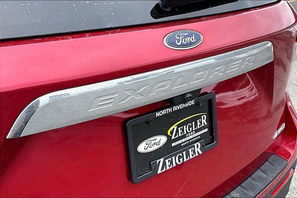 Certified 2022 Ford Explorer XLT w/ Equipment Group 202A image 8