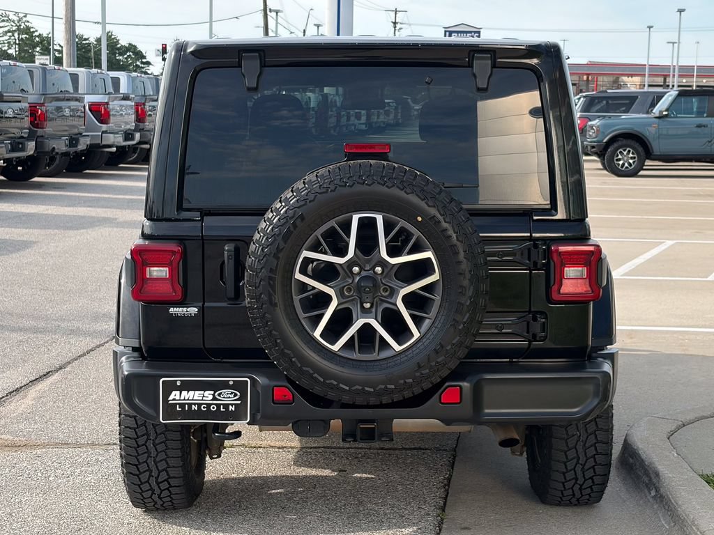 Used 2024 Jeep Wrangler Unlimited Sahara AWD/4WD image 5