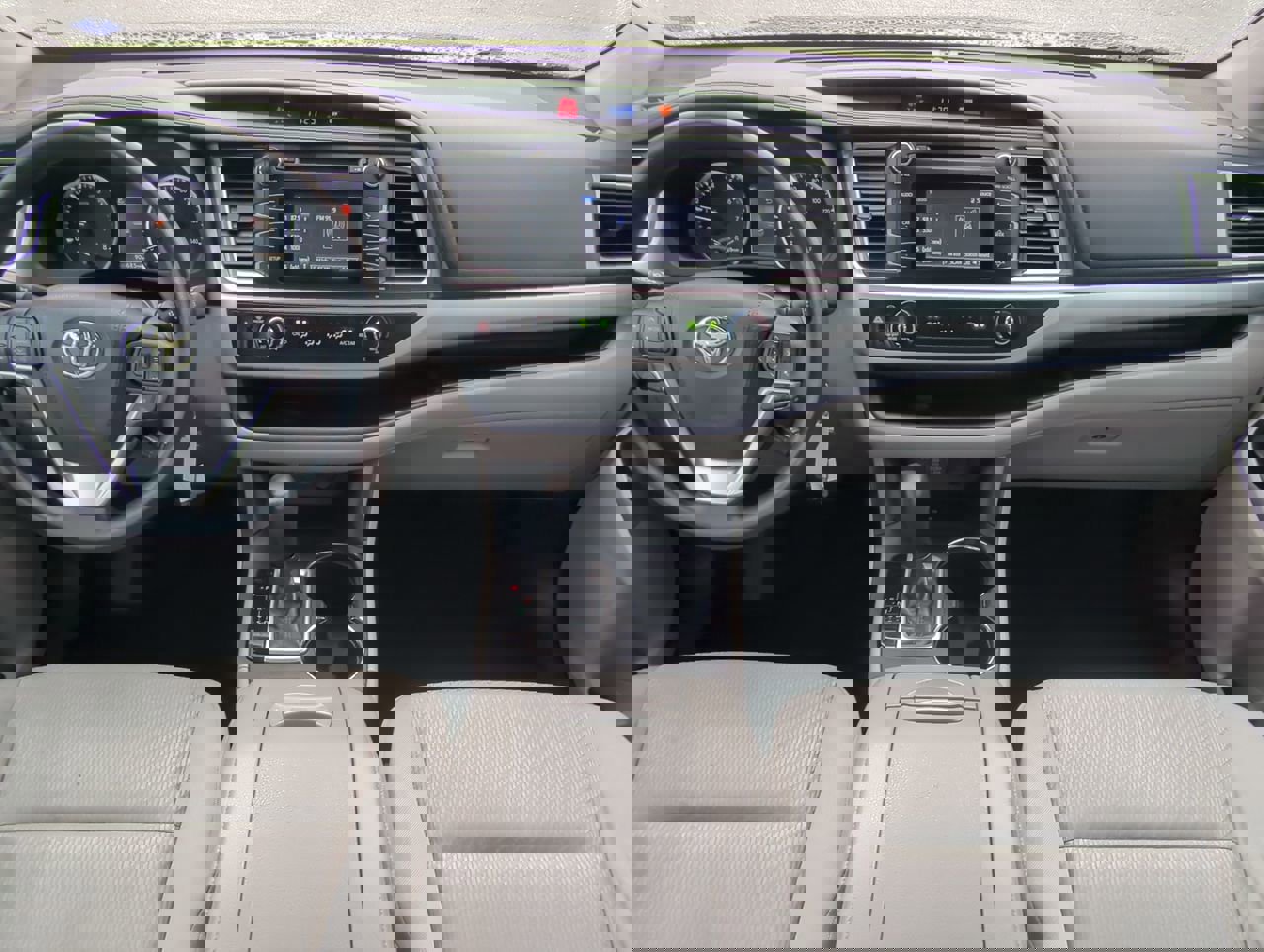 Used 2018 Toyota Highlander LE image 14