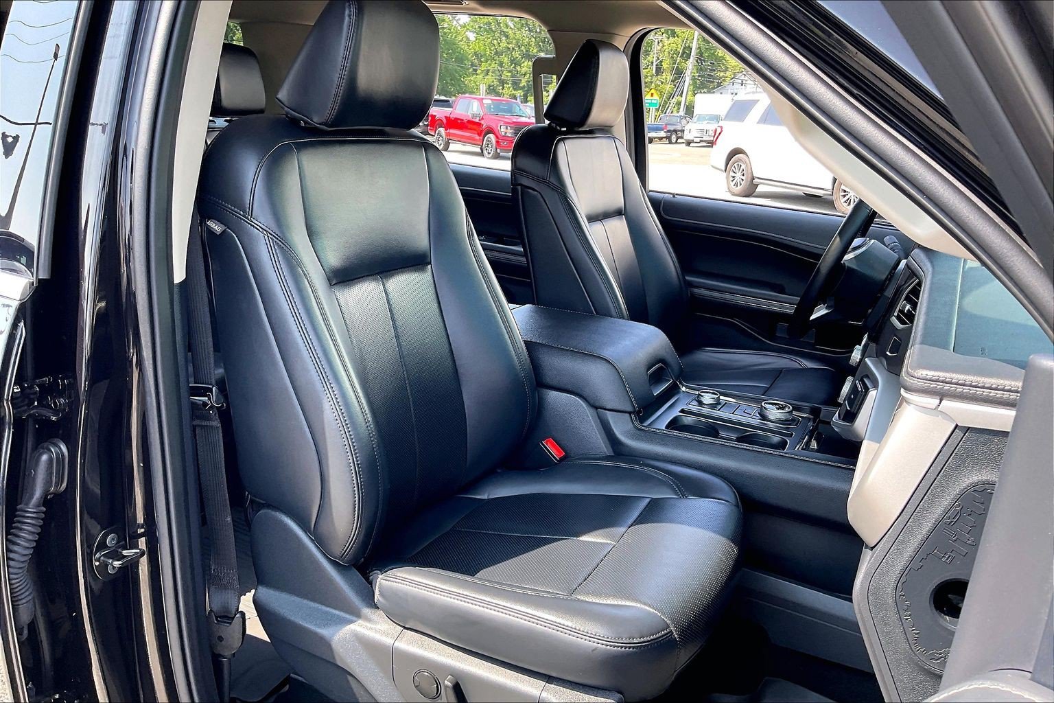Certified 2024 Ford Expedition XLT AWD/4WD image 7