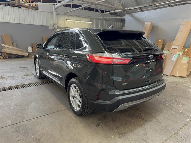 Certified 2022 Ford Edge SEL w/ Convenience Package AWD/4WD image 3