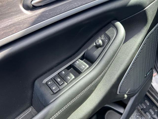 Used 2023 Jeep Grand Cherokee L Limited w/ Luxury Tech Group II image 21