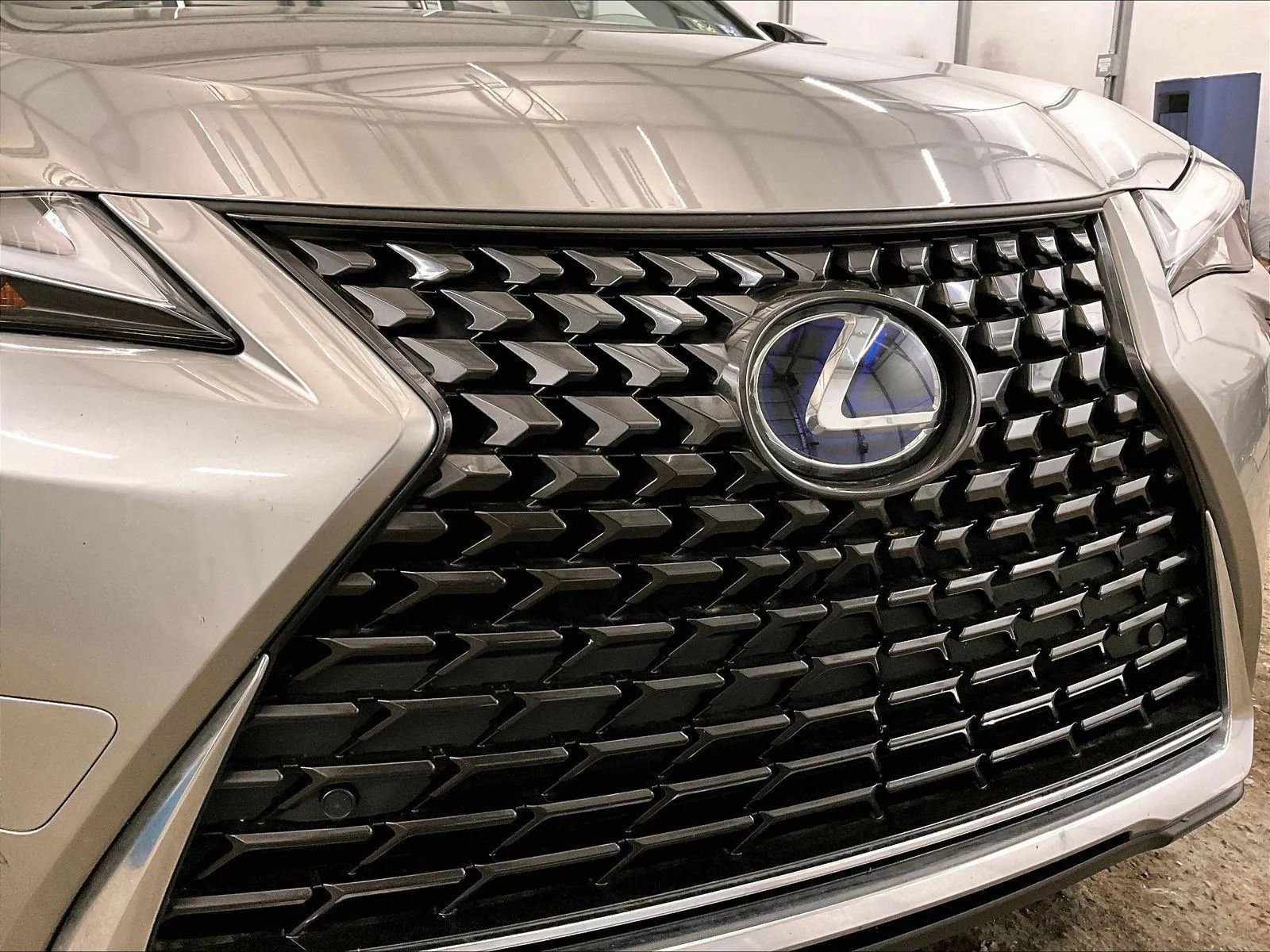 Used 2019 Lexus UX 250h w/ Premium Package AWD/4WD image 29