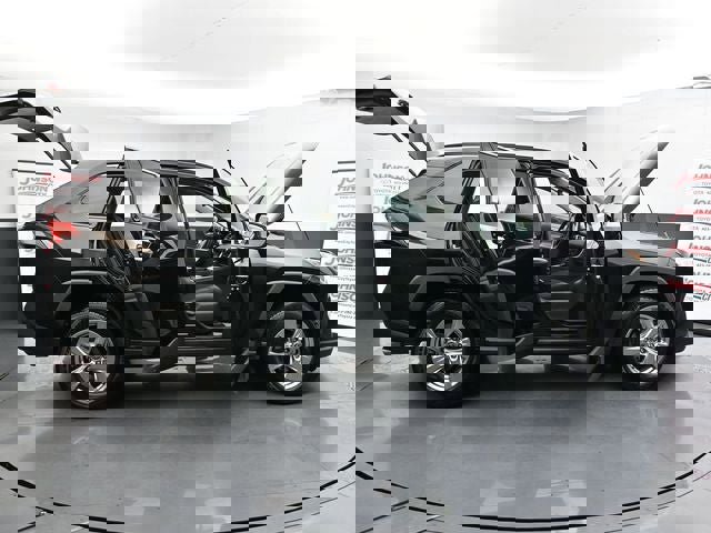 Used 2023 Toyota RAV4 XLE AWD/4WD image 45