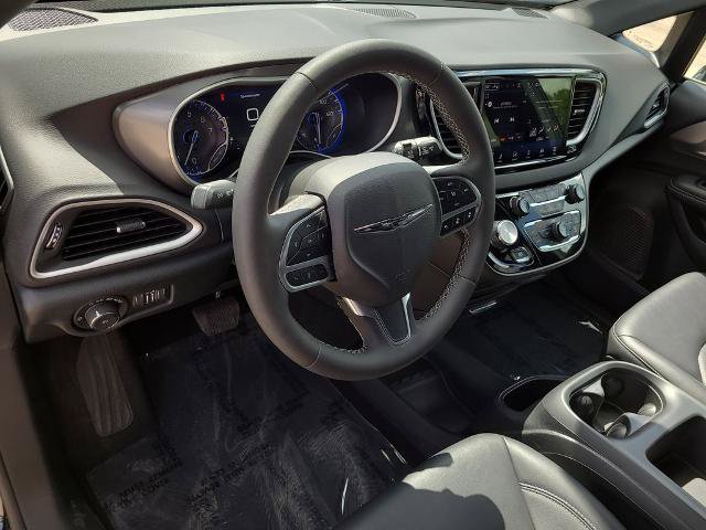 Used 2026 Chrysler Pacifica Select FWD image 22