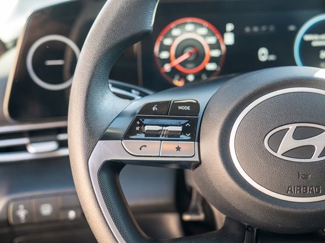 Used 2024 Hyundai Elantra Blue image 23