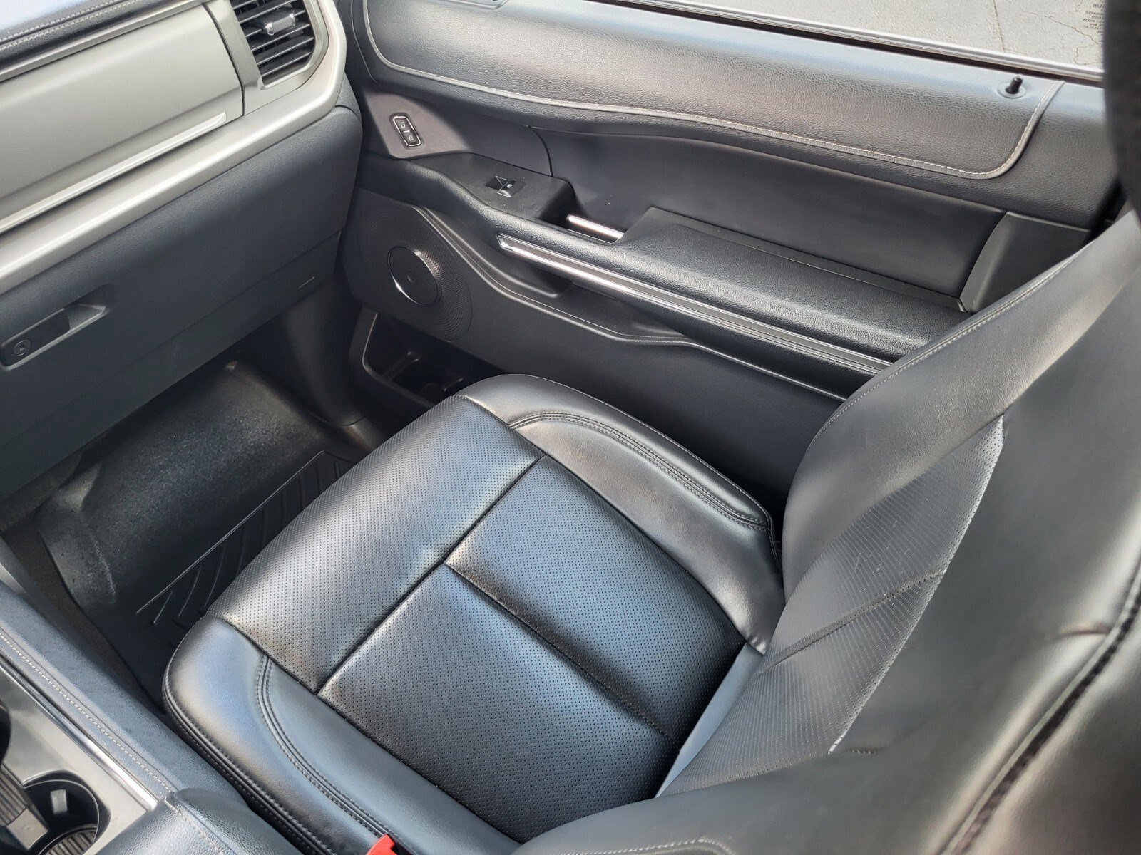 Certified 2023 Ford Expedition XLT RWD image 16
