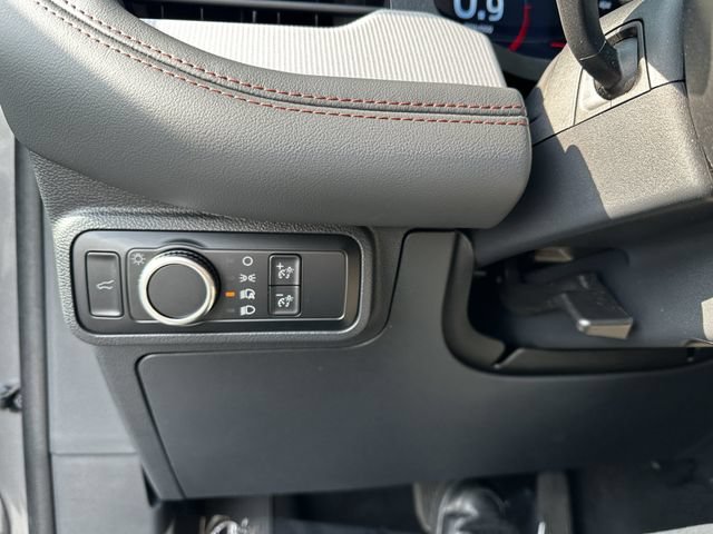 Certified 2025 Ford Explorer Active AWD/4WD image 30