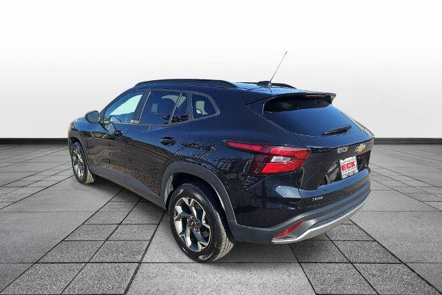 Used 2025 Chevrolet Trax LT w/ LT Convenience Package FWD image 7