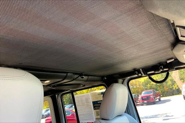 Used 2023 Jeep Wrangler Unlimited Sahara AWD/4WD image 14