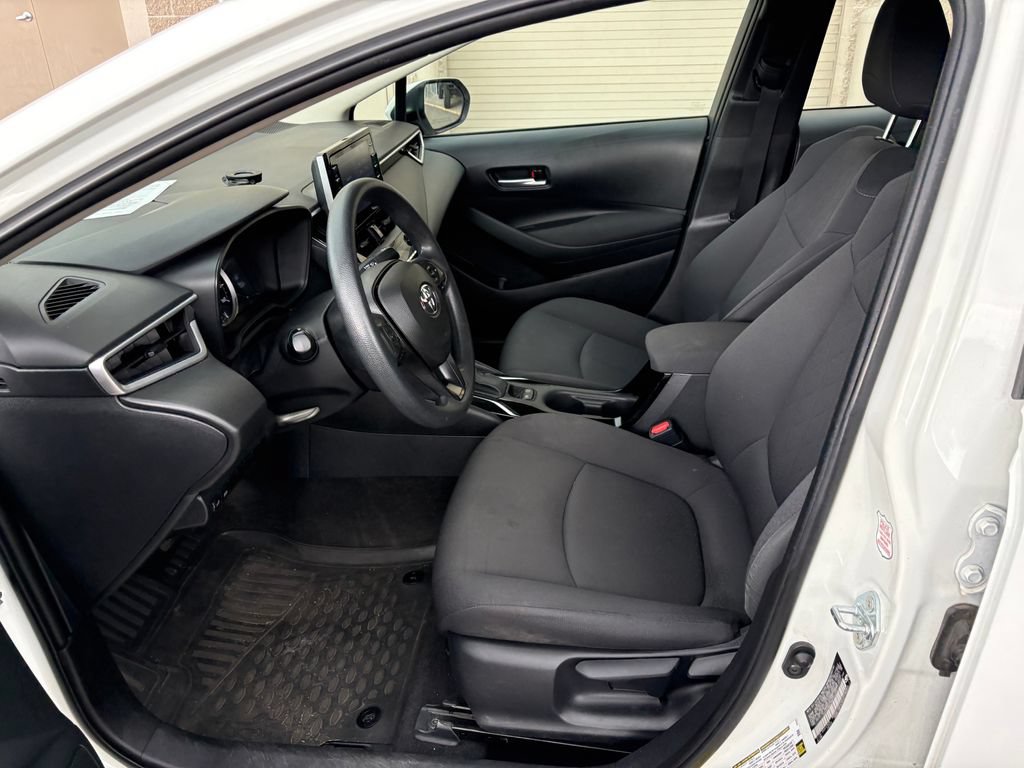 Used 2021 Toyota Corolla LE FWD image 18