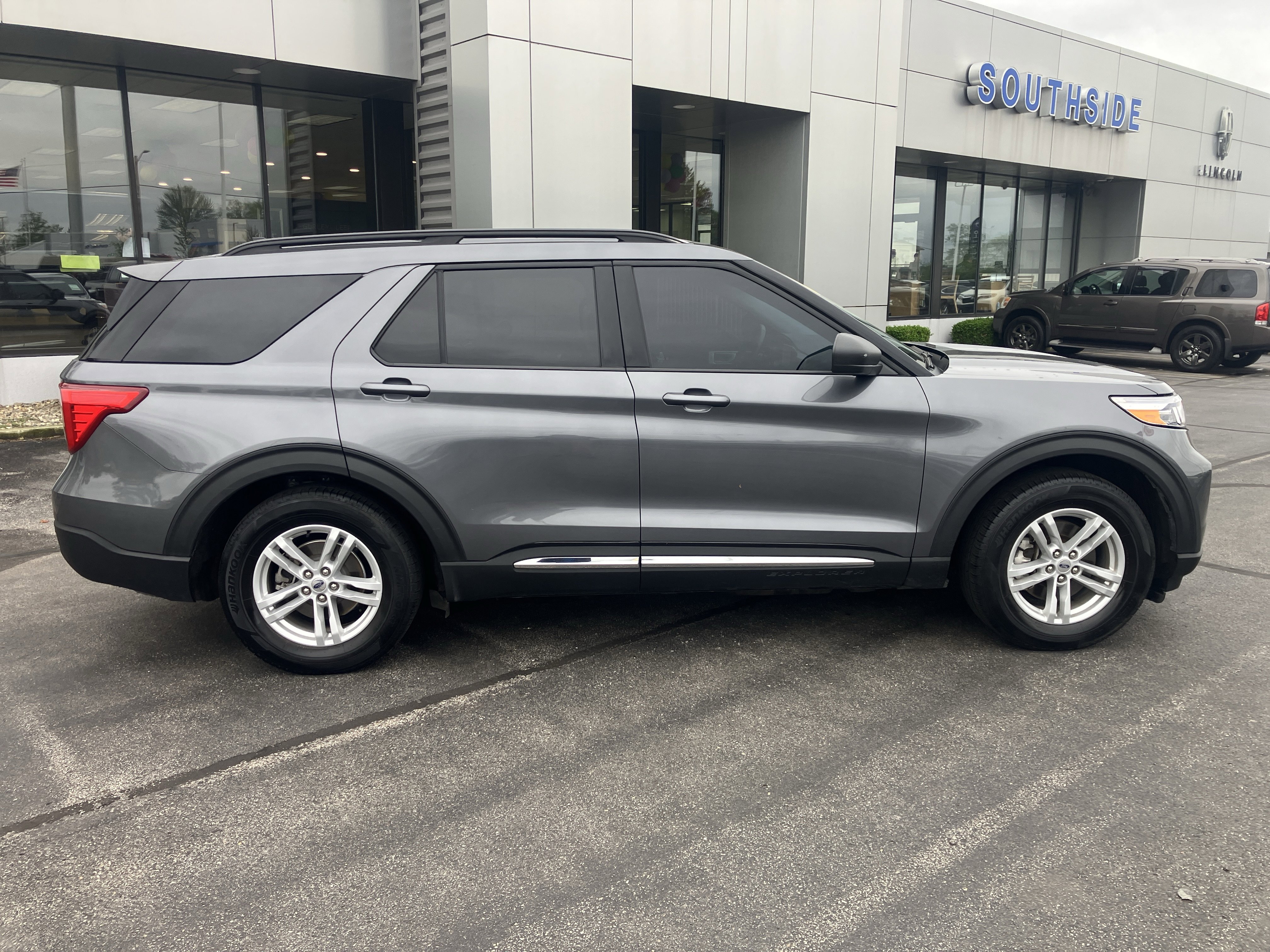 Certified 2021 Ford Explorer XLT w/ Class III Trailer Tow Package RWD image 8