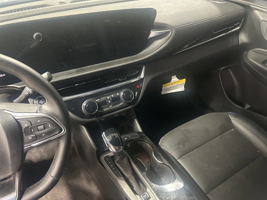 Used 2025 Buick Envista Sport Touring image 7